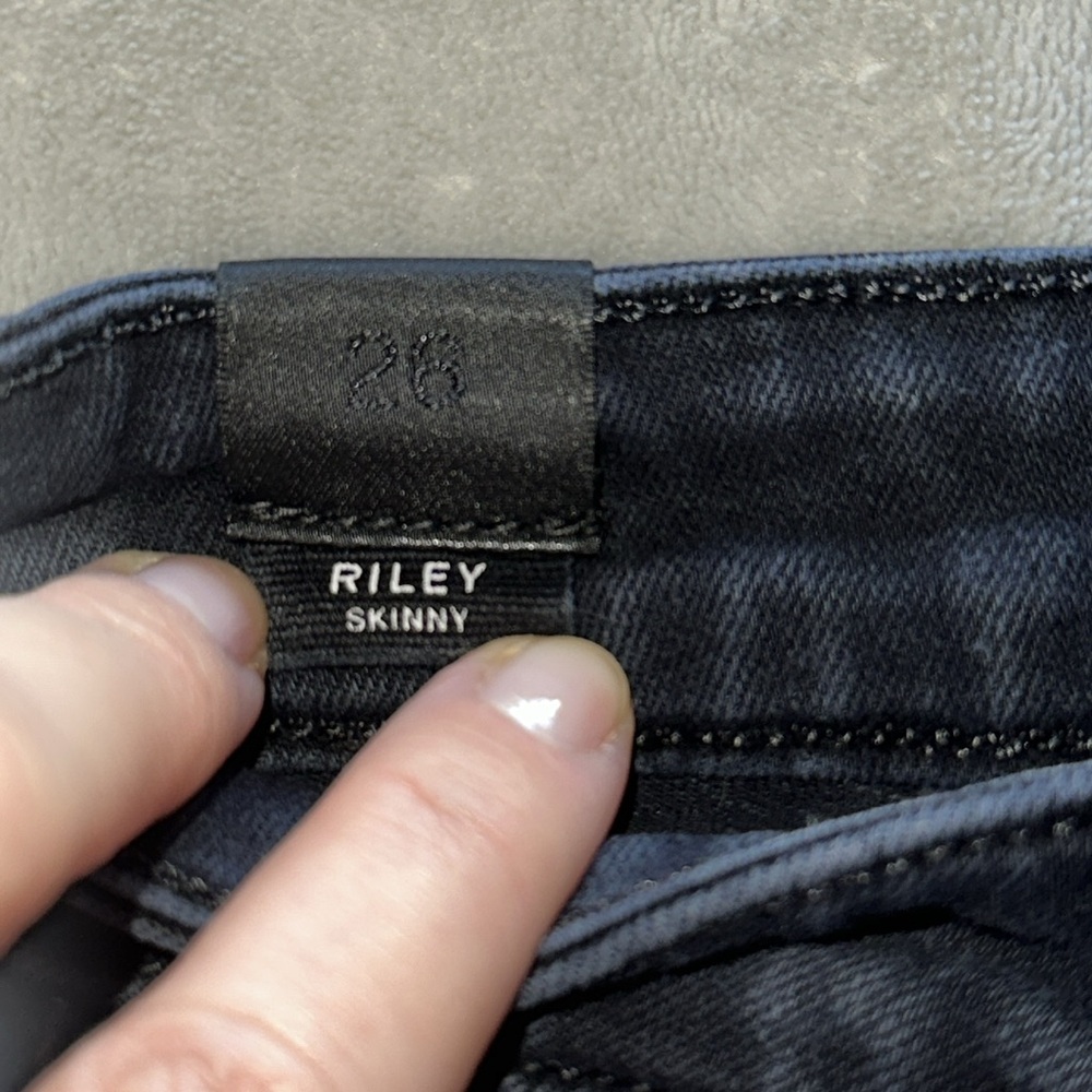 Vince ‘Riley’ Skinny Jeans - Picture 5 of 10